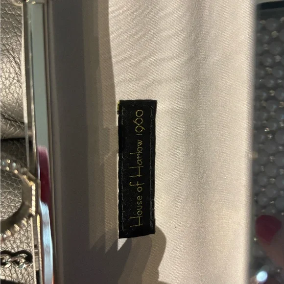 Silver Clutch with adjustable strap, very pretty
Used for prom once
Smokefree - Picture 2 of 2